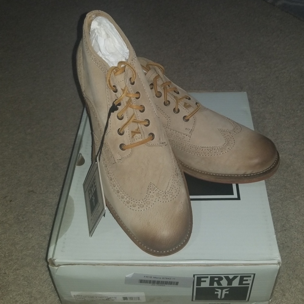 Frye Phillip Lug Wingtip Chukka - Picture 3 of 8